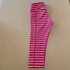 Women’s cropped workout leggings